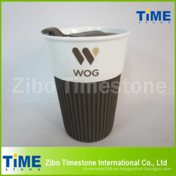 Taza de café de cerámica de la caja de regalo con el logotipo y la tapa plástica